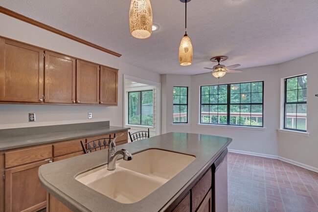 Building Photo - 130 Briarwood Ln