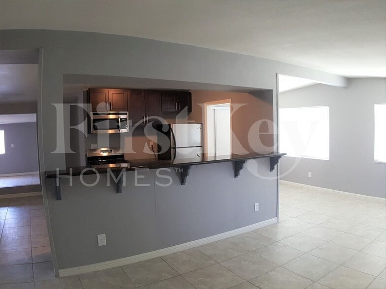 Building Photo - 332 Wisteria Ave