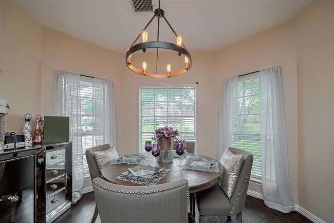 Building Photo - 18914 Hikers Trail Dr