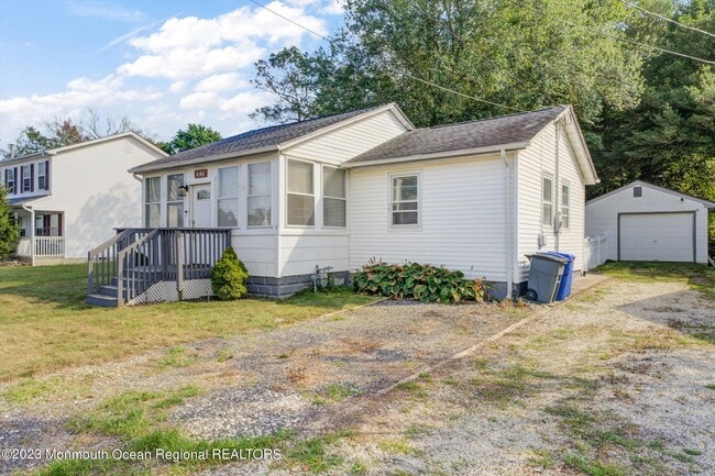 Building Photo - 446 E Arverne Ave