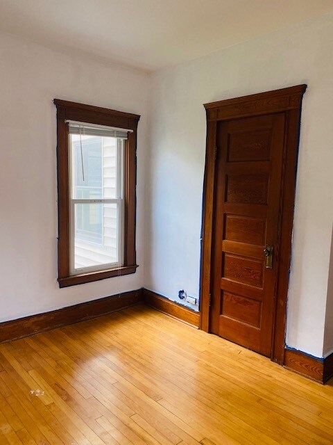 Building Photo - 147 Malverne Dr