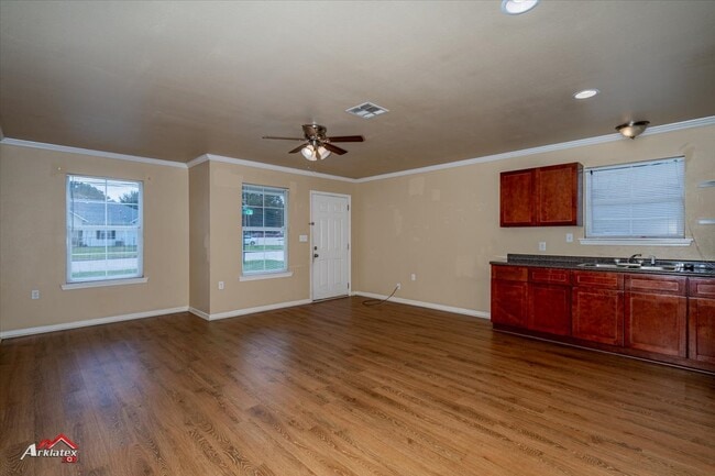 Building Photo - 304 Stoner Ave