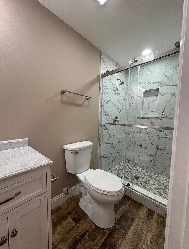 Building Photo - 3301 W Evergreen Ave