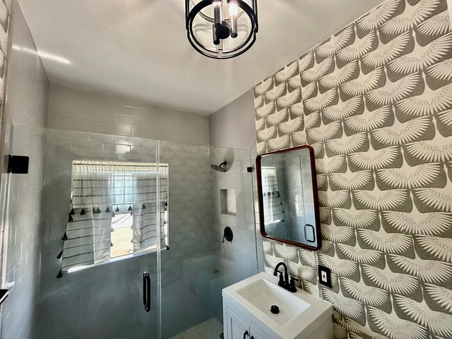 Building Photo - 7th Floor Studio Condo in Historic Buildin...