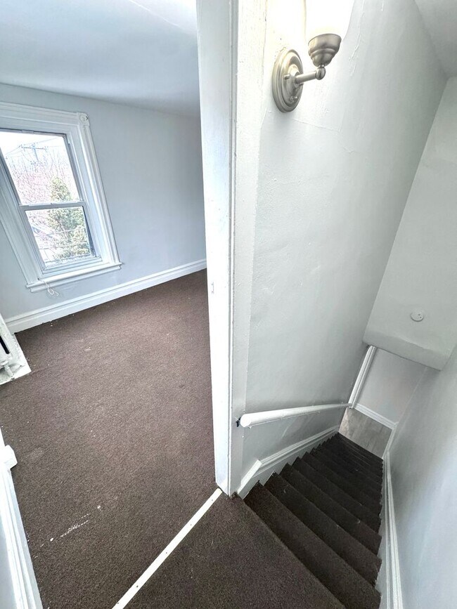 Building Photo - 924 W Turner St