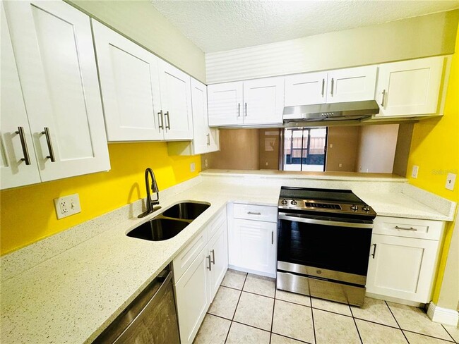 Building Photo - 2305 St Marteen Ct