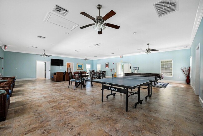 Building Photo - 6279 Bay Club Dr
