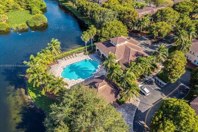 Building Photo - 2516 Centergate Dr