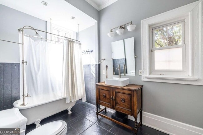 Building Photo - 692 Myrtle St NE