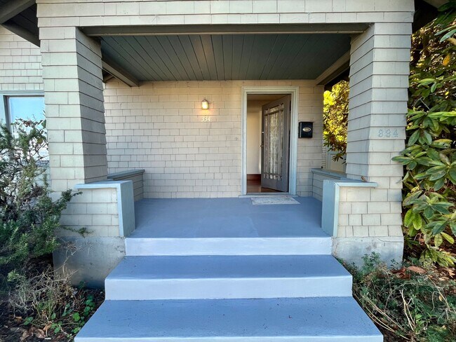 Building Photo - Cozy 1 bedroom, 1 bathroom home, conveniently located!