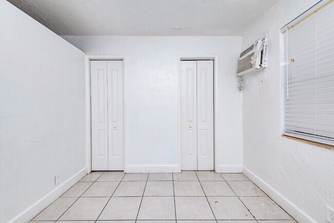 Building Photo - Bright & Spacious 1BR Near Everything You ...