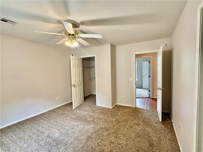 Building Photo - 15 Pennine Ln