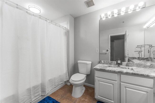 Building Photo - 1203 Bay Club Cir