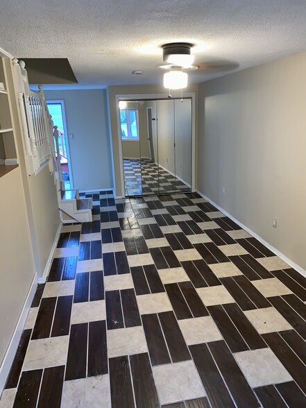Bonus Room multiple entrances - 7127 Boston State Rd