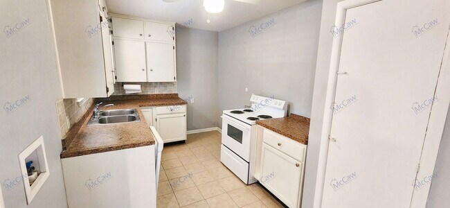 Building Photo - 1520 Hilltop Dr