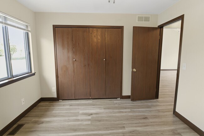 Building Photo - 2409 Heritage Dr