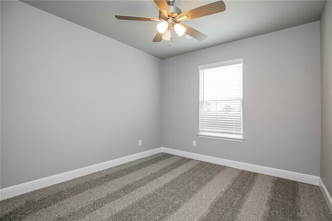 Building Photo - 2010 Periwinkle Pl