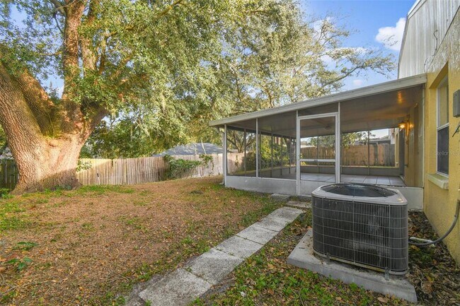 Building Photo - 2342 Tioga Dr