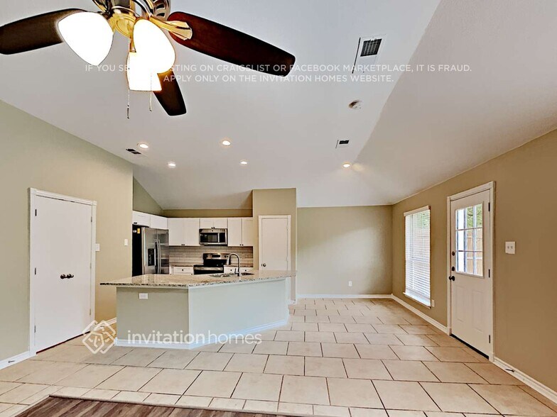 Building Photo - 819 W Lonesome Dove Trail