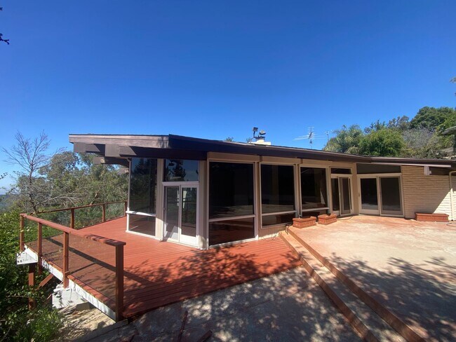 Building Photo - Beautiful 4 Bed / 4 Bath Home with Private Pool in Prestigious La Cañada