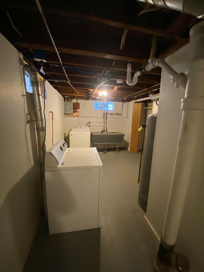 Building Photo - 4207 Wood Ave