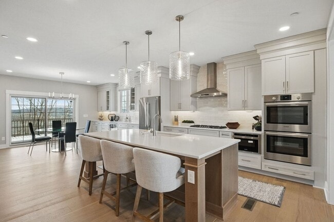 Building Photo - Luxurious, Fully Furnished Townhome       ...
