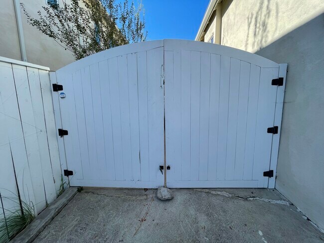 Driveway - 1029 Chautauqua Blvd