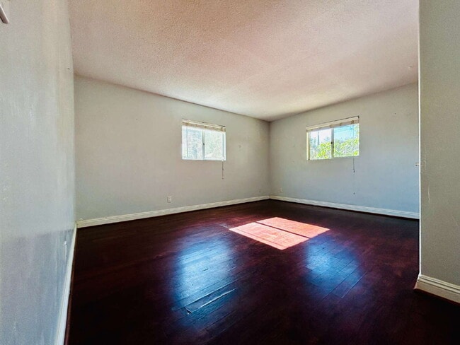 Building Photo - Spacious 2 bd, 2 ba with attached finished garage