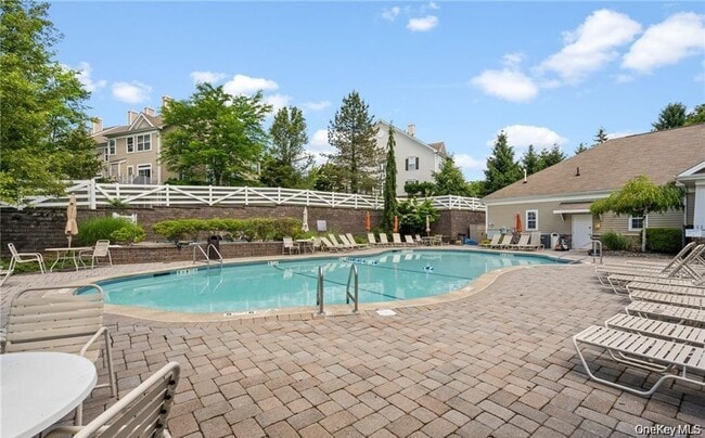 Building Photo - 5 Case Ct