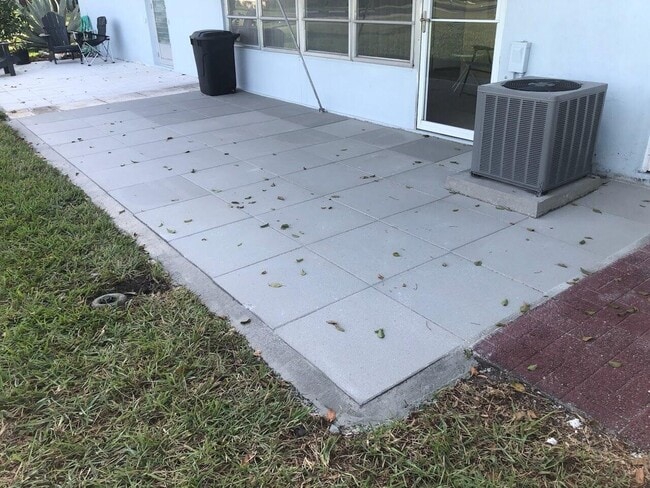 Building Photo - 405 High Point Blvd N