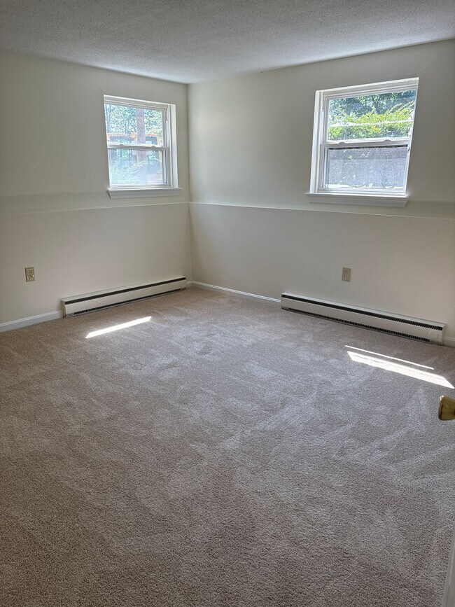 Building Photo - High Ridge Apartments - Two Bedroom One Ba...