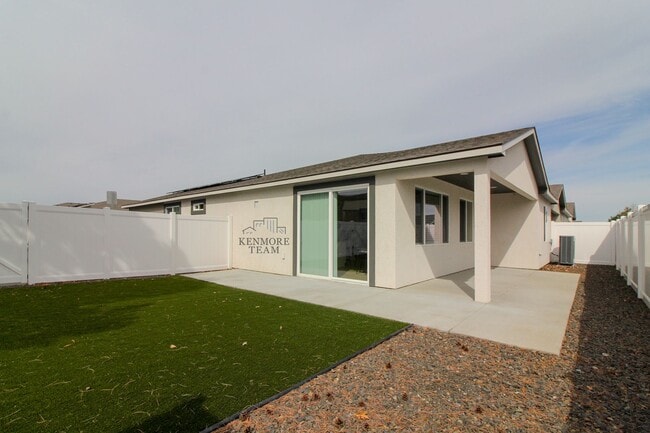 Building Photo - 1398 Kalani Ct