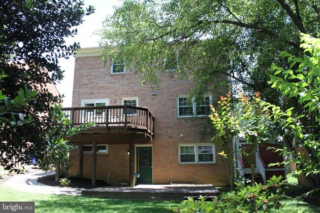 Building Photo - 1214 Colonial Rd