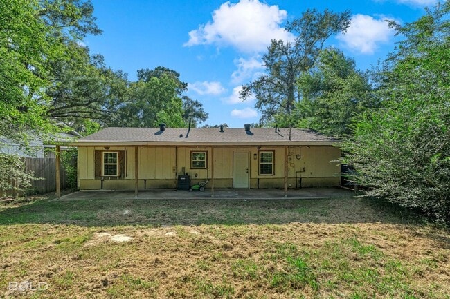 Building Photo - 9419 Normandie-