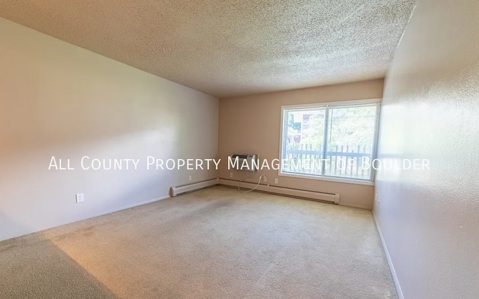 Building Photo - 2707 Valmont Rd