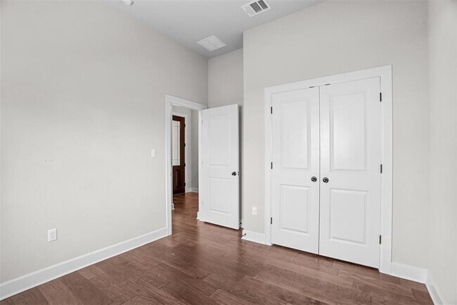Building Photo - 522 Dayridge Dr