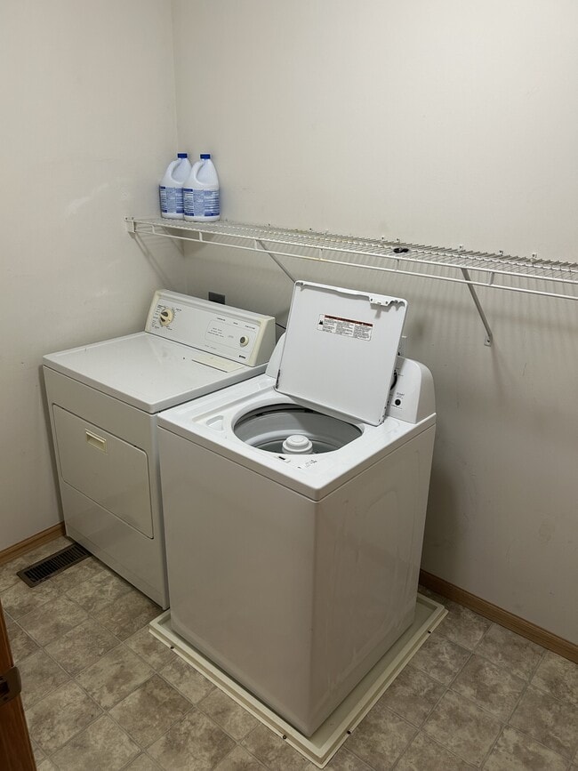 Building Photo - 1035 Petra Ct SW