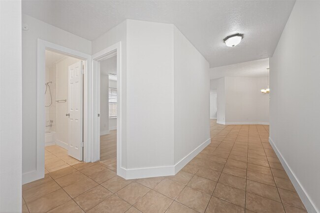 Building Photo - 18822 Yaupon Trail