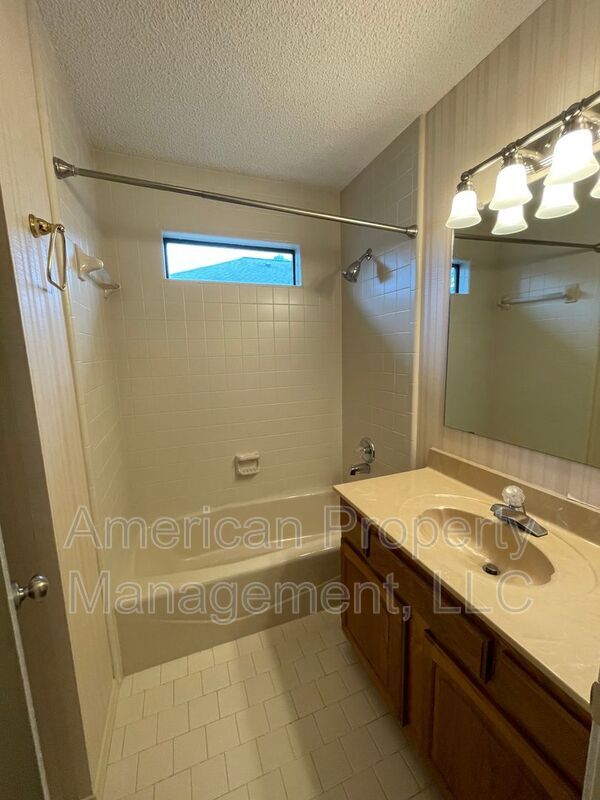 Building Photo - 8841 S Canton Pl