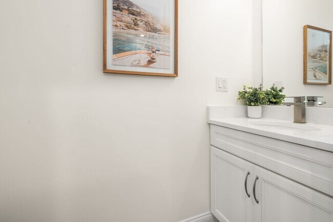 Building Photo - 162 Clark St