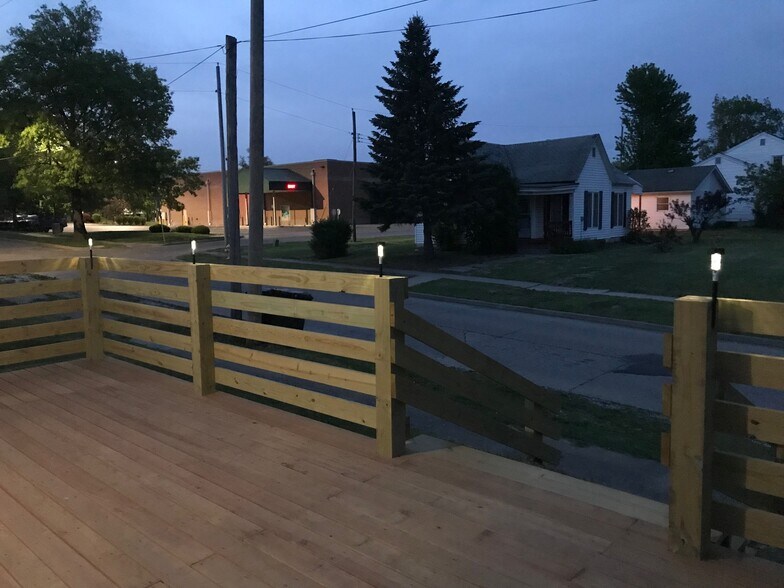 12x36 Shared Deck - 211 N Lincoln St