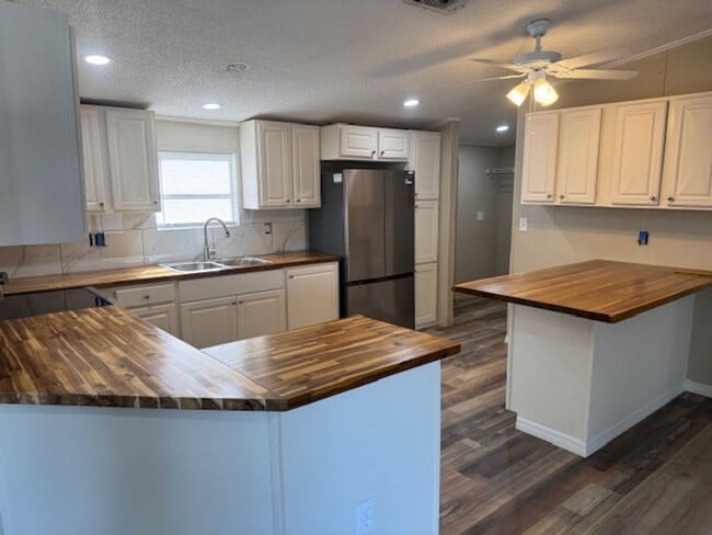 Building Photo - **3/2 Manufactured home near Boggy Creek Road/Taft**