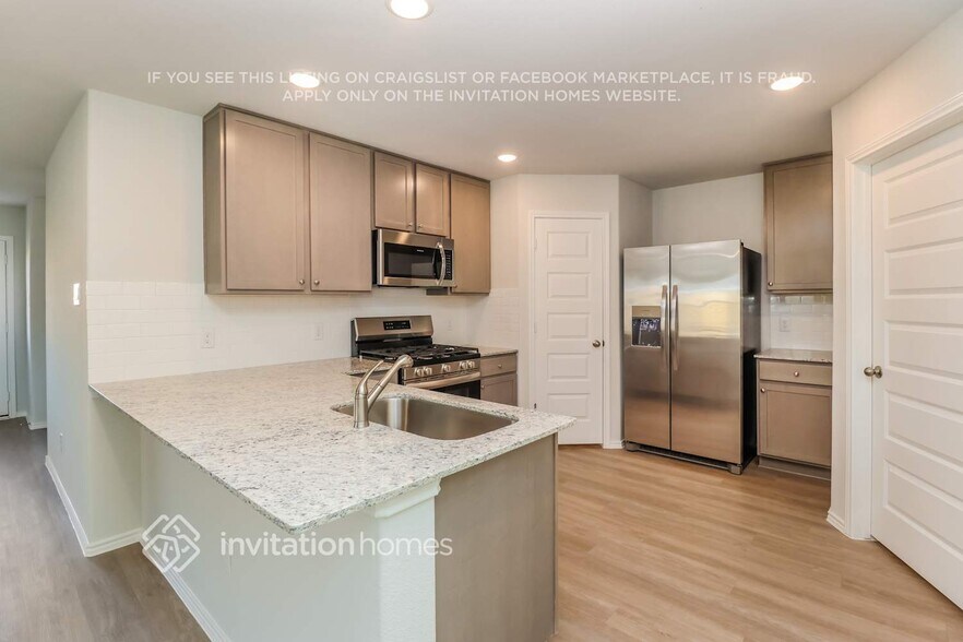 Building Photo - 10931 Heliosphere Wy
