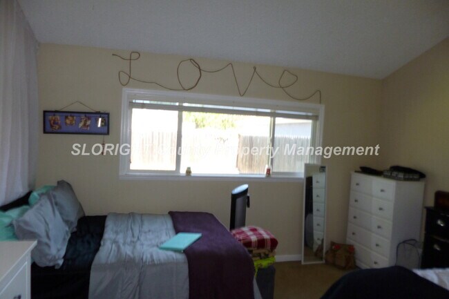 Building Photo - AVAILABLE AUGUST - 3 Bedroom SLO Home, Close to Shopping and Town