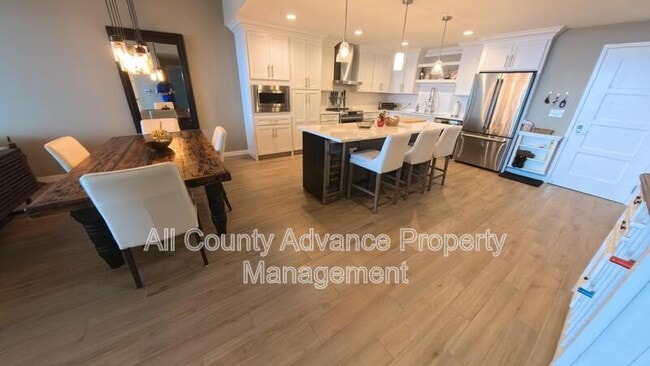 Building Photo - 920 N Osceola Ave