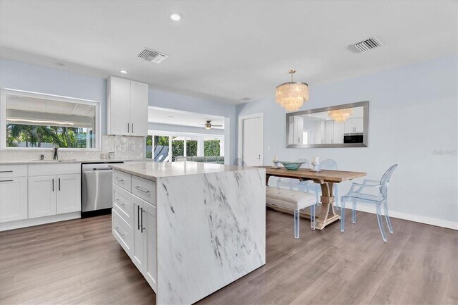 Building Photo - 104 24th St