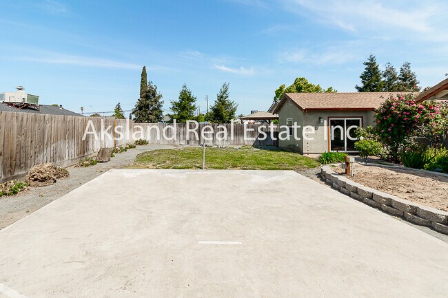 Building Photo - 697 Garden Gate Dr