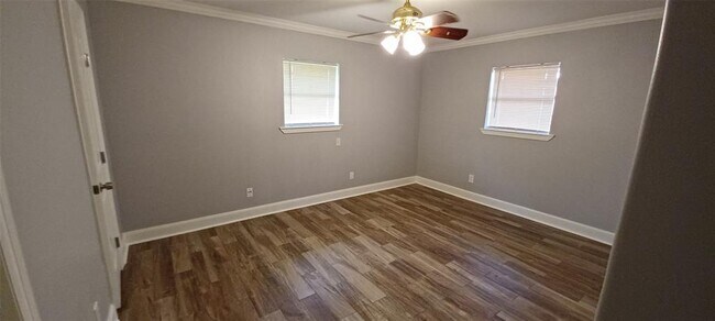 Building Photo - 405 Vashti Dr