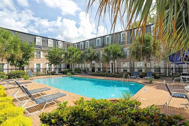 Building Photo - 361 N Post Oak Ln
