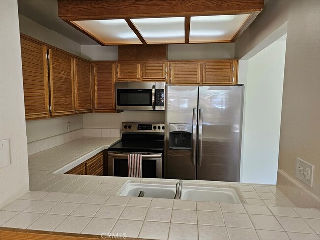 Building Photo - 25671 Le Parc Unit 9